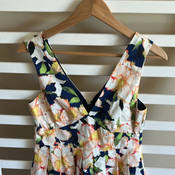 J. Crew Floral Pleated V-Neck Sleeveless Fit & Flare A-Line Dress Size 2 - Picture 3 of 13